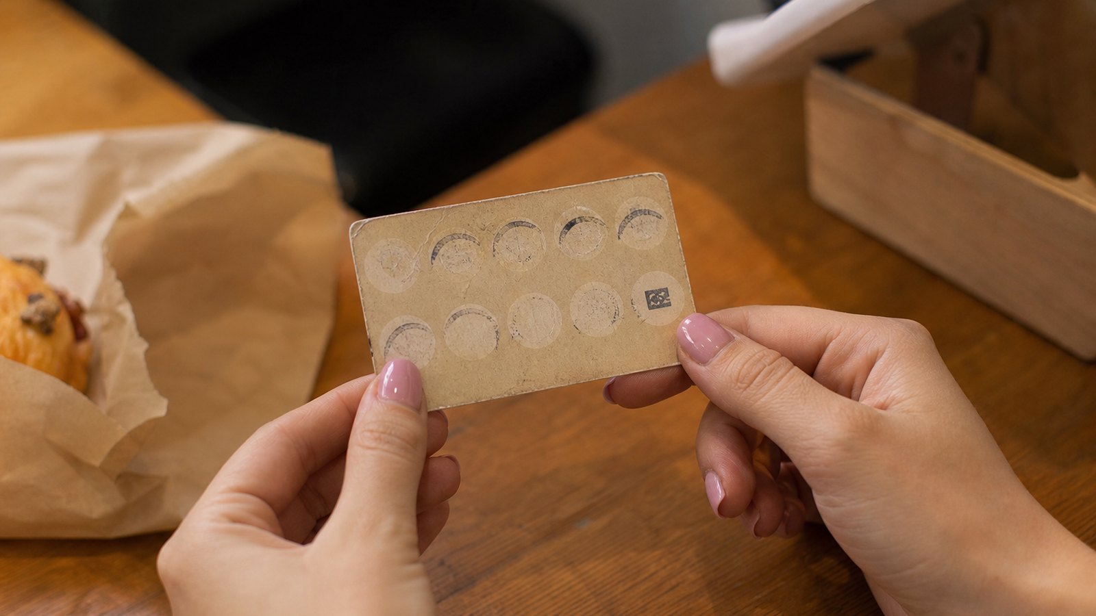 Comparaison entre une carte à tampons en carton et une version digitale